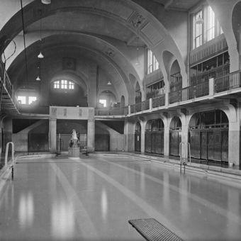 Schwimmhalle I