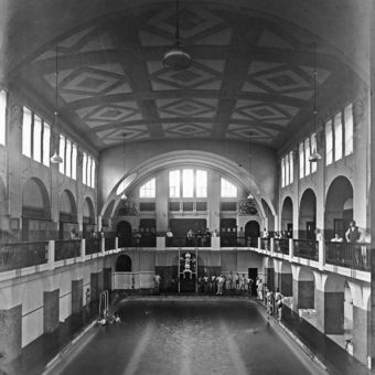 Schwimmhalle II im Jahre 1914